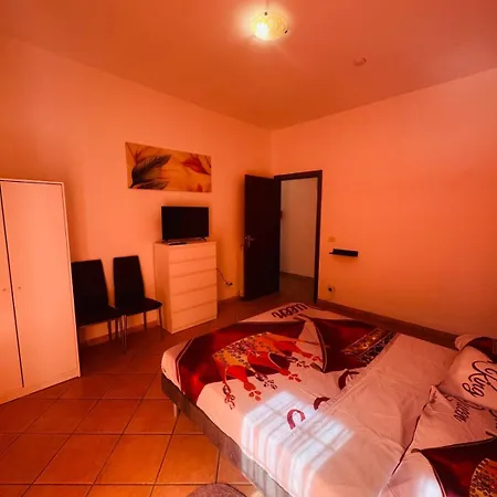 Con Patio Privato E Comfort Moderni Fiumicino